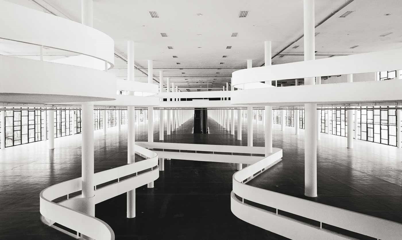 Interior view of Ciccilo Matarazzo Pavilion (project by Oscar Niemeyer)  ©Andrés Otero
Source: http://www.bienal.org.br/content/pavimentos_01.jpg