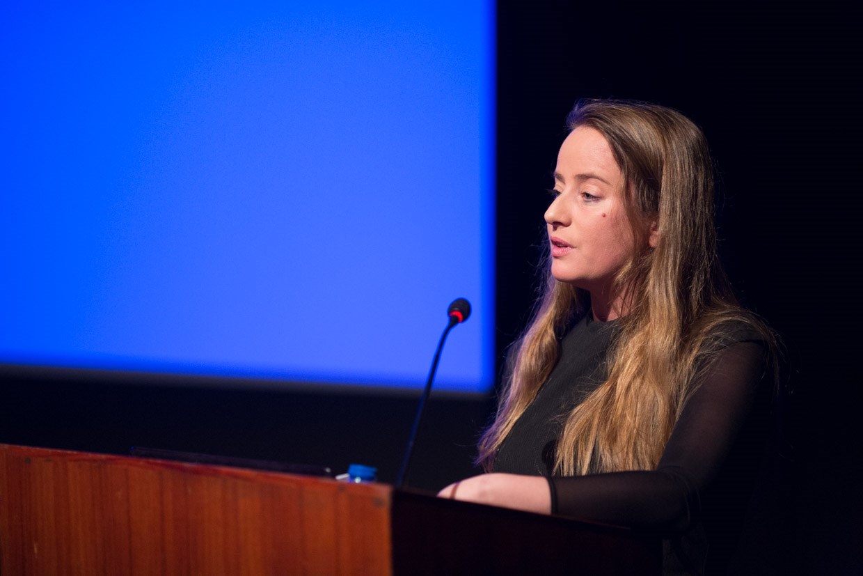 Apresentação do Simpósio no Teatro do Rivoli, Porto, 14 Abril 2016. Propondo o entendimento da curadoria enquanto atividade geradora de novas realidades, discutiram-se os processos curatoriais das 7 exposições, propondo um panorama da relação entre práticas curatoriais e as narrativas da produção arquitectónica.  
© Lucas Menezes