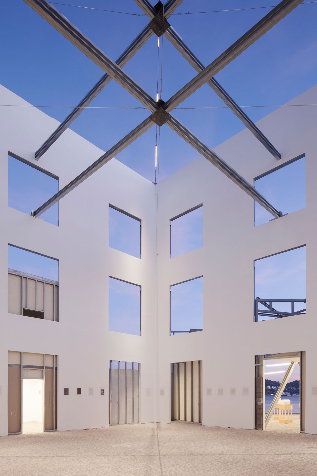 A Forma da Forma, curadoria de Diogo Seixas Lopes, conteúdos de Socks Studio
© Tiago Casanova