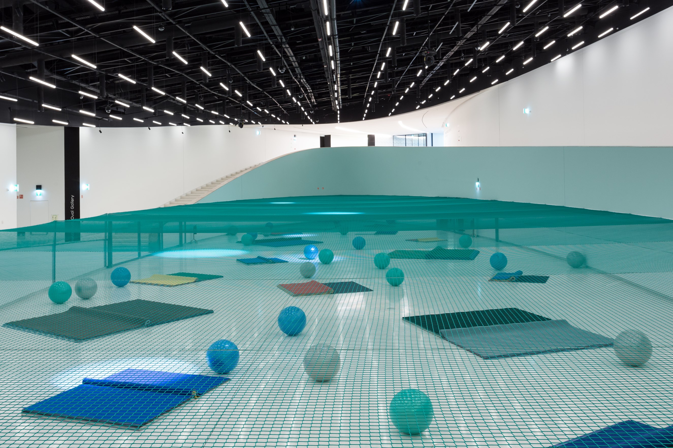 Instalação de Dominique Gonzalez-Foerster na Galeria Oval do novo edifício do MAAT
© Bruno Lopes