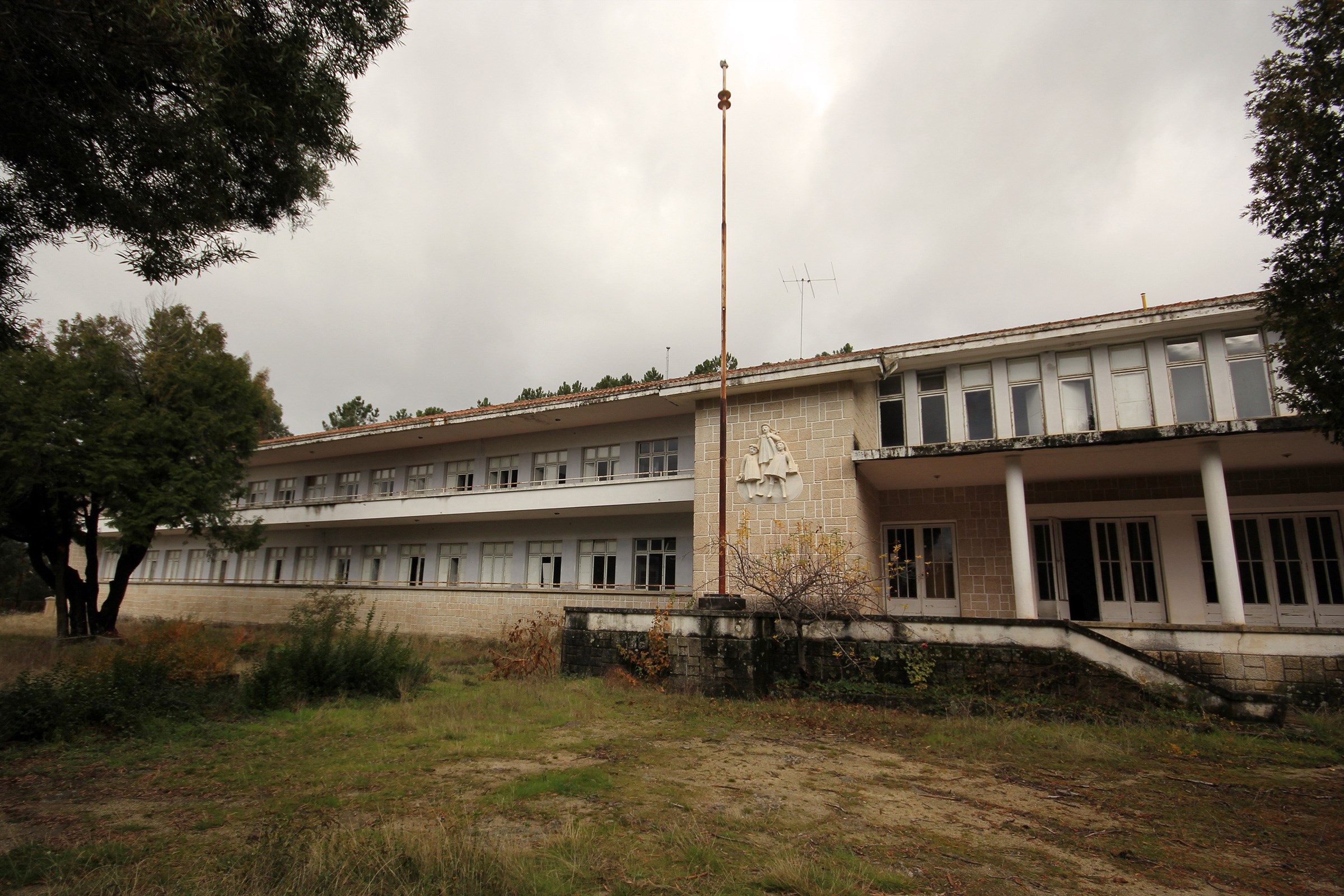 Zona de entrada da colónia de férias de média altitude da Serra da Gardunha (após o incêndio de agosto 2017) © Pedro Seixo Rodrigues