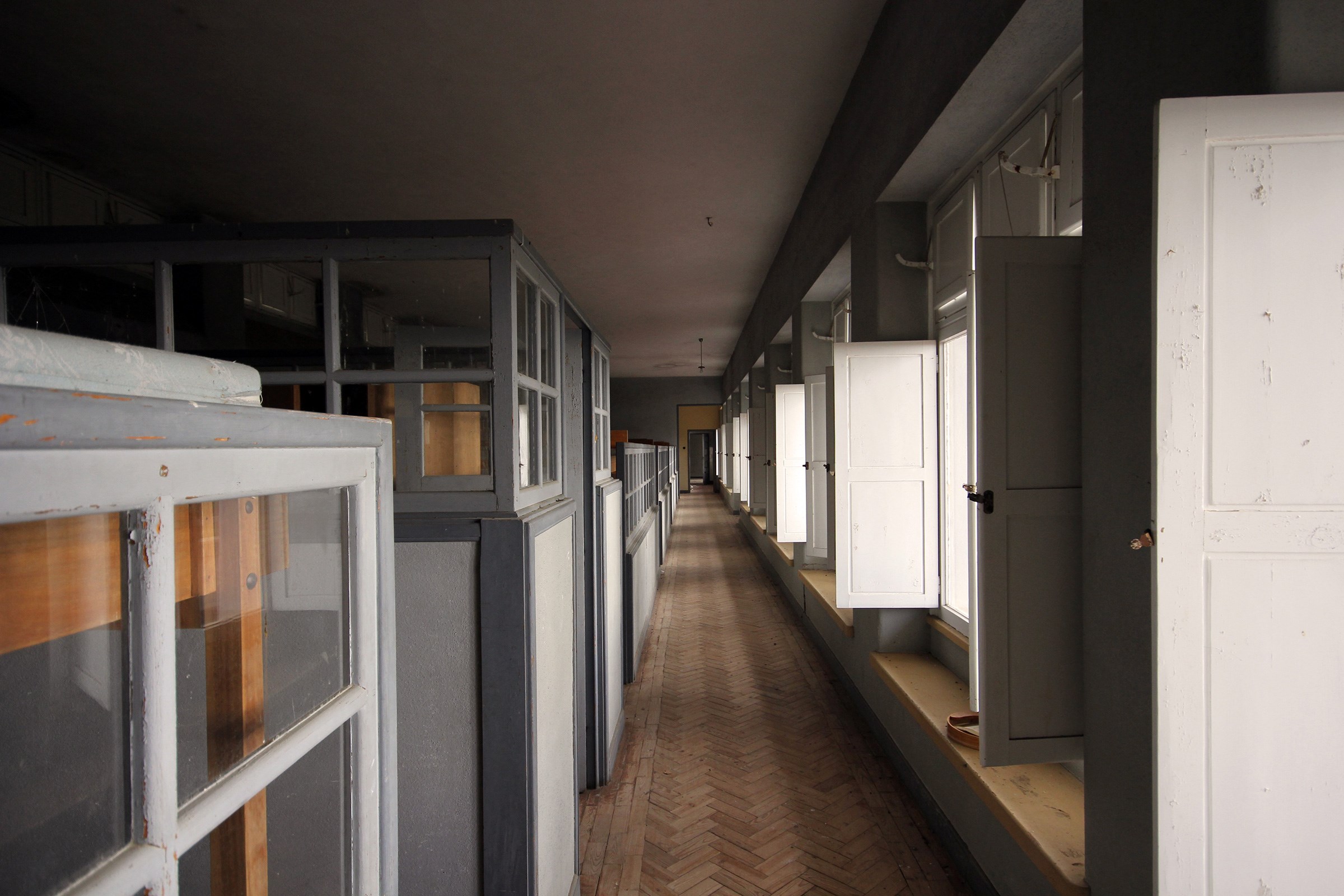 Camarata da colónia de férias de média altitude da Serra da Gardunha (ao abandono e antes do incêndio) © Pedro Seixo Rodrigues