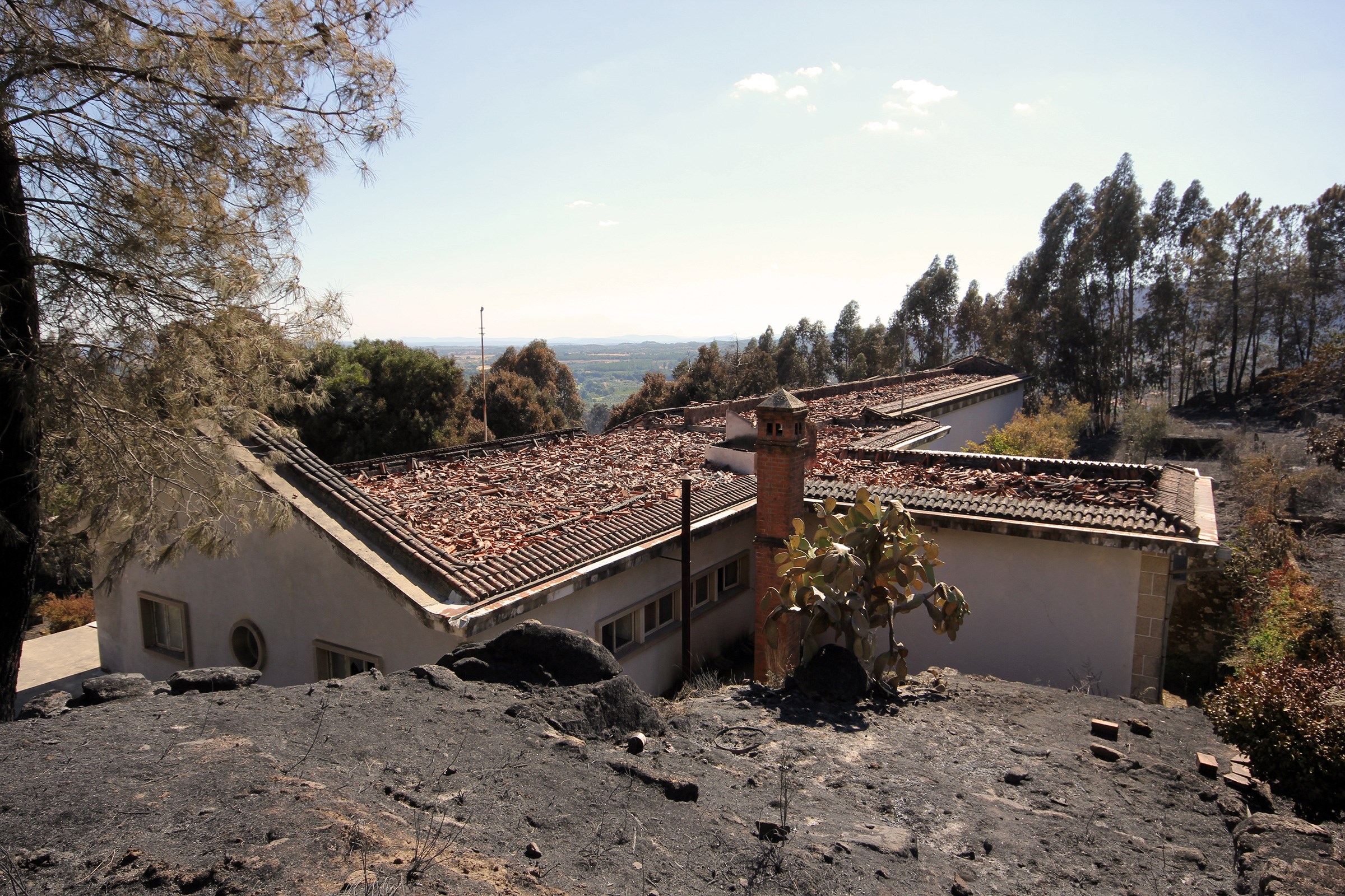 Edifício da colónia de férias de média altitude da Serra da Gardunha (após o incêndio de agosto 2017) © Pedro Seixo Rodrigues