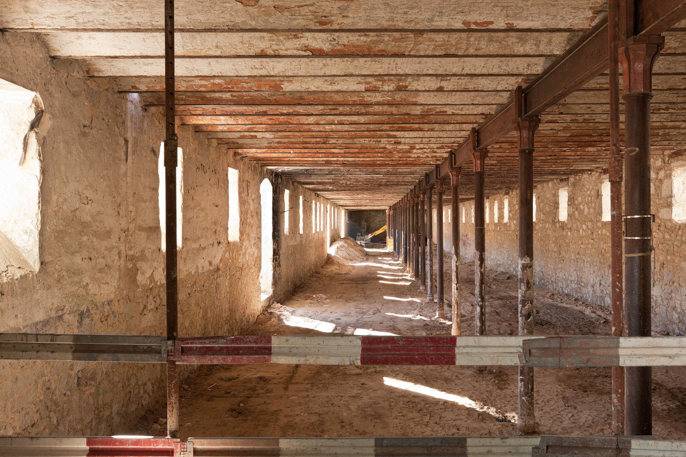 Armazém em obra (actual arquivo da Casa da Arquitectura) © Luís Ferreira Alves