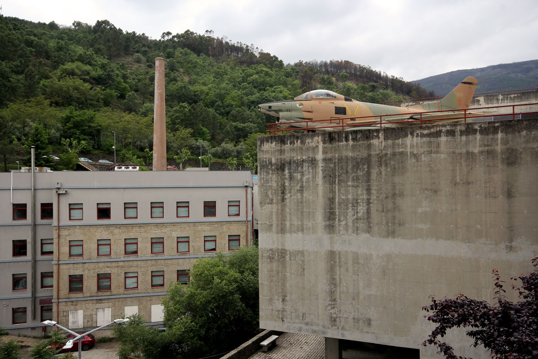 Antigo complexo fabril de Sebastião da Costa Rato, actuais instalações do Departamento de Informática (à esquerda) e Faculdade de Ciências (à direita) (Polo I - UBI)
© Pedro Seixo Rodrigues