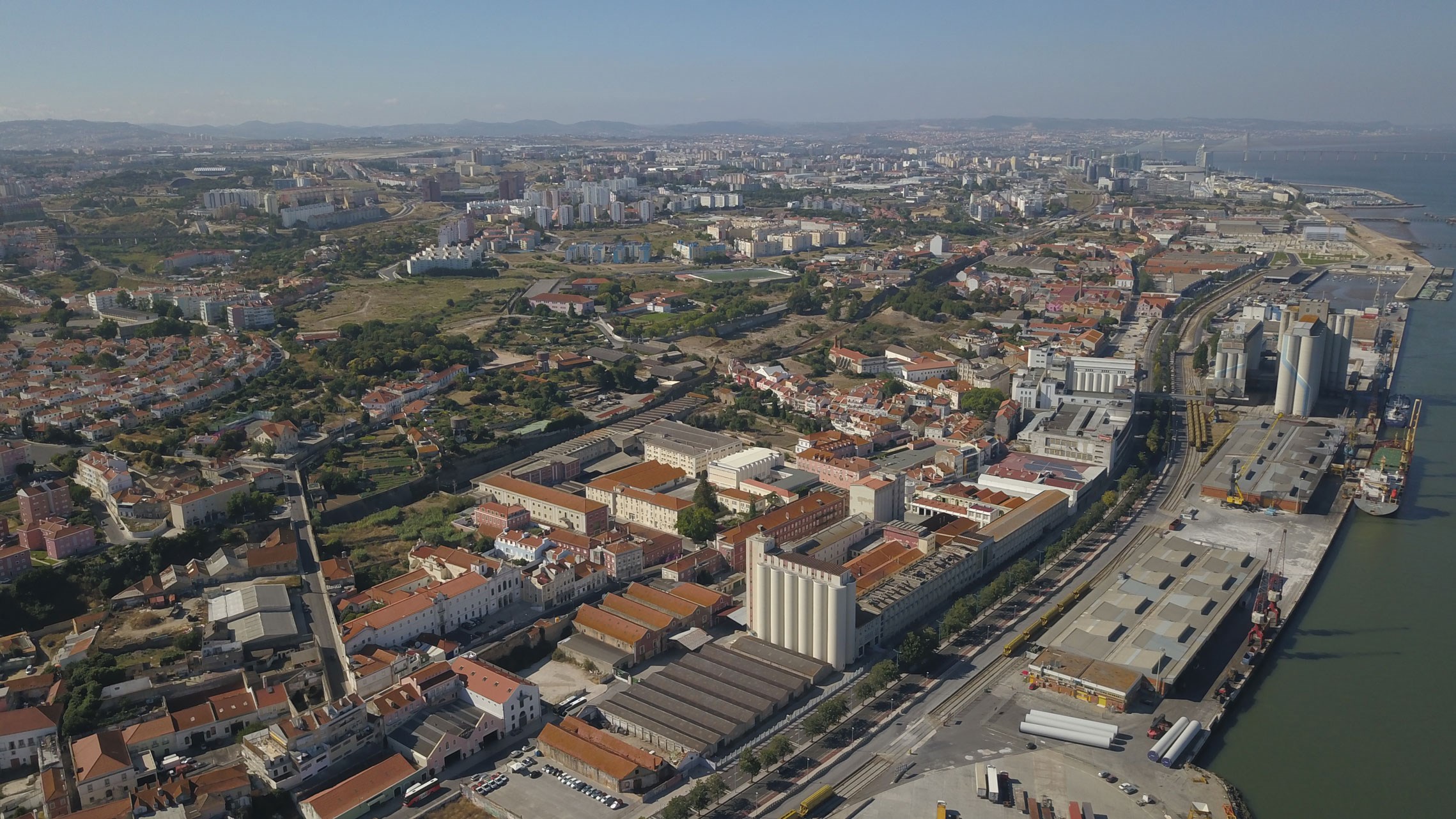 Zona oriental de Lisboa com a Manutenção Militar/ Hub Criativo do Beato em primeiro plano
© 1825 Studio