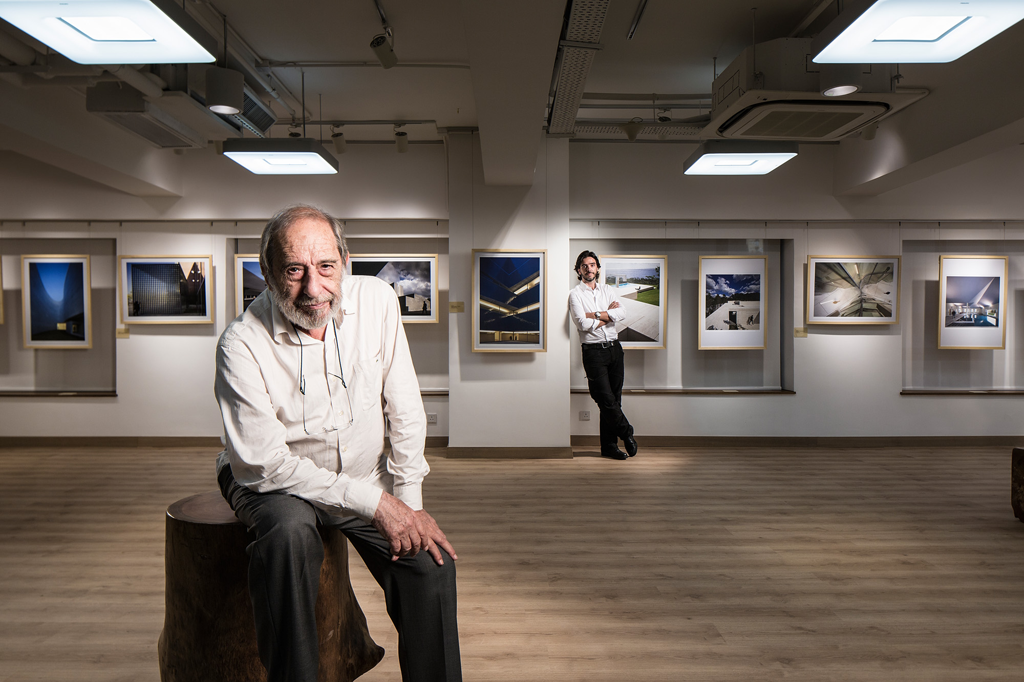 Álvaro Siza e Fernando Guerra © forbesconrad.com