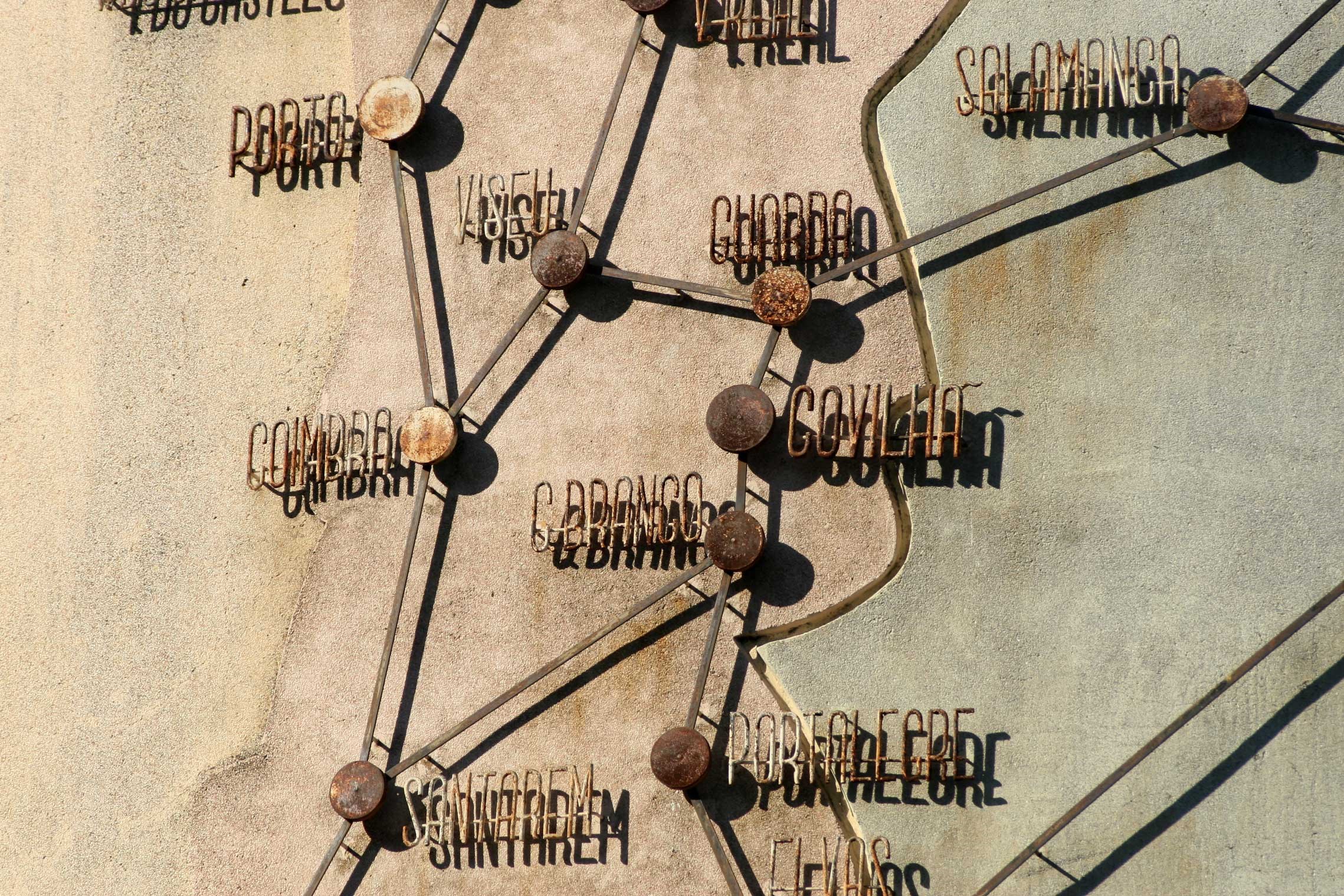 
Garagem de São João – exterior, pormenor mapa Península Ibérica (2010)
 © Pedro Seixo Rodrigues